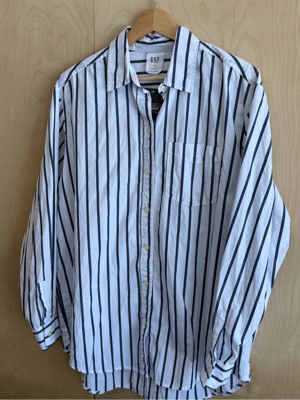 GAP White Button-Down Shirt with Black Vertical Stripes - Picture 2 of 5